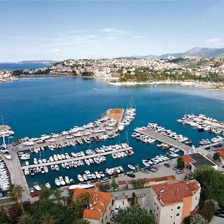 Apartment Lovely In Stobrec With Wifi *