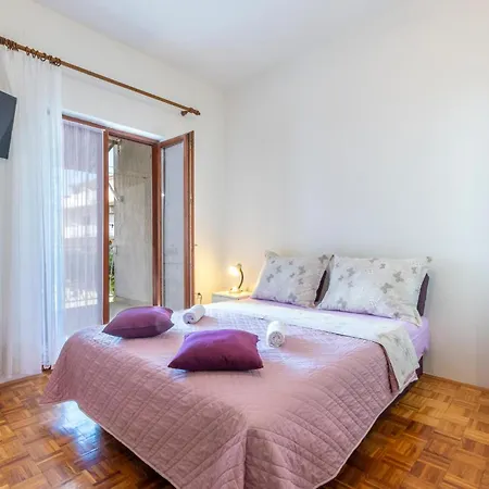 Apartment Lovely In Stobrec With Wifi