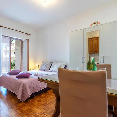 Lovely In Stobrec With Wifi Apartment Split